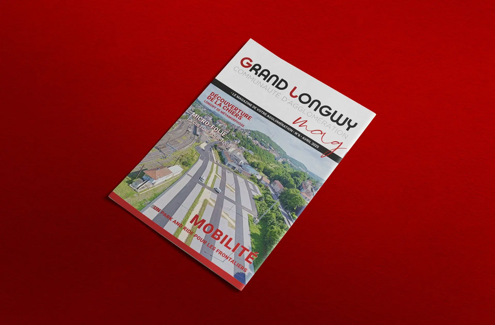 Mise en page de magazines et de livres 4 Grand LoCouverture du magazine Grand Longwy – design par Studio L’Escarboucle à Thionville (Pourquoi : c’est ce champ que Google lit pour comprendre ce que contient l’image. Il faut y intégrer le sujet, le type d’image, la localisation et le nom de ton studio.)ngwy magazine