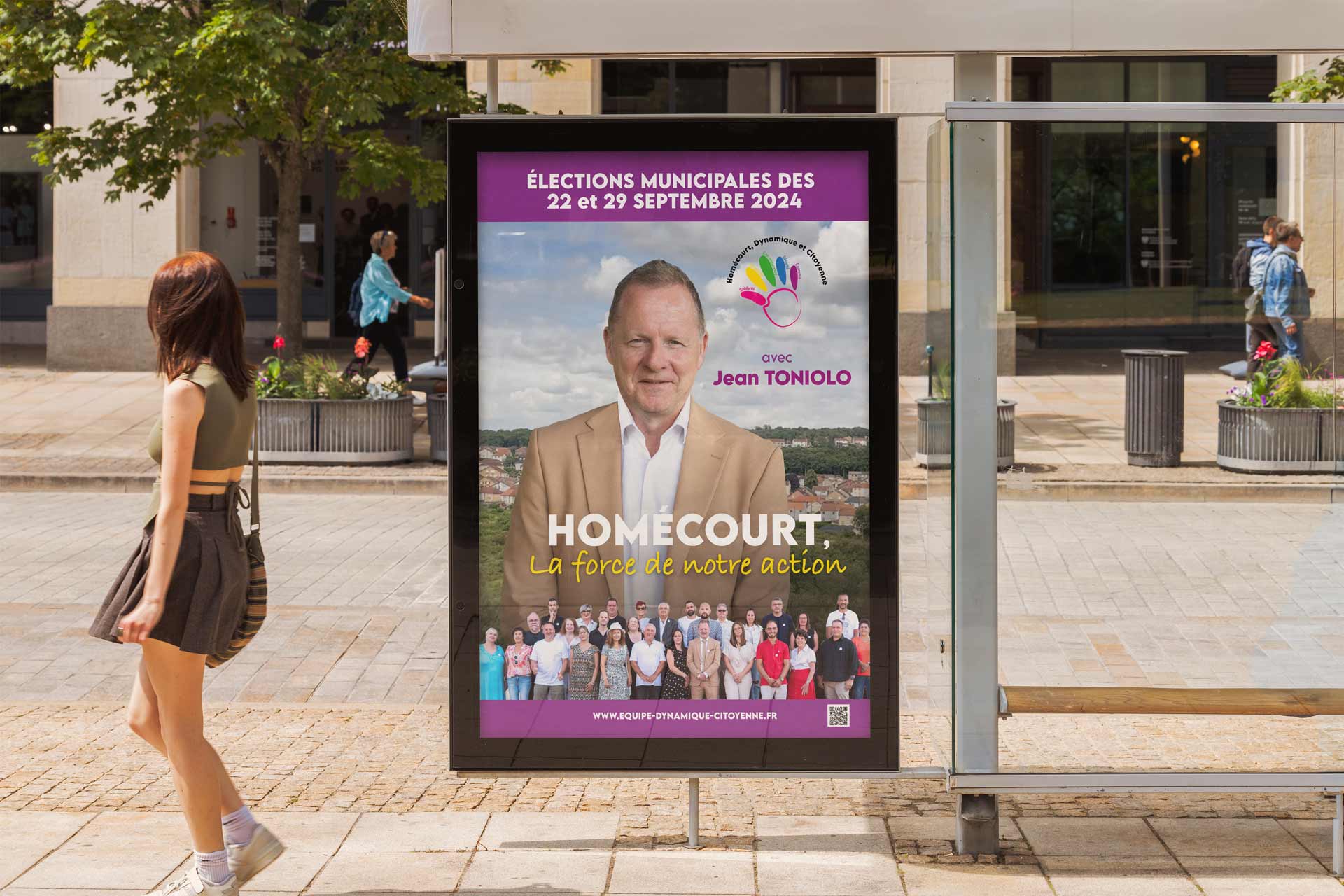Candidats aux municipales 2026 ? Offrez une vraie signature visuelle à votre programme ! 5 Affiche de campagne électorale conçue pour les élections municipales de 2026, réalisée par Damien Kiernozek, graphiste freelance à Thionville. Mise en page, photographie et direction artistique pour une communication politique percutante.