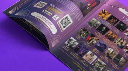 Brochure officielle du festival Agglo en Scènes 2025 à Longwy, conçue par Studio L’Escarboucle (communication visuelle à Thionville et Nancy), en partenariat avec Nancy Jazz Pulsations.